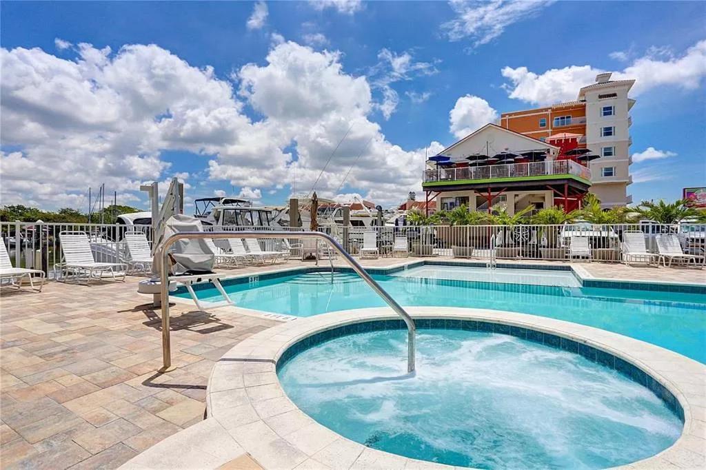 Gulf Coast Gold Private Condo - 2Bed, 2Bath, Sleep 6, Across Street From Beach, Balcony Views Of Sunsets, Beach & Gulf, Pool, Gym St. Pete Beach Exterior foto